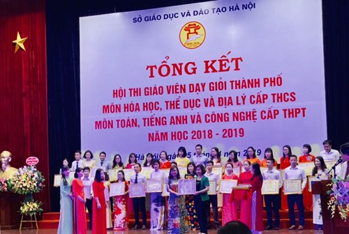 Chúc mừng cô giáo Nguyễn Thị Hằng đã vinh dự giành giải Nhất - Cấp Thành Phố trong cuộc thi GVG Cấp Thành phố năm học 2018 - 2019.